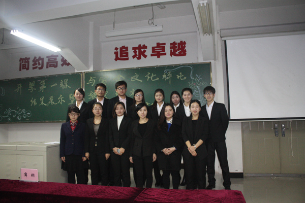 437ccm·必赢国际2015级全体老师合影.JPG