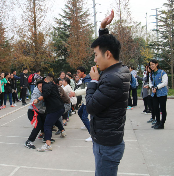 6.裁判张华老师.JPG 6.裁判张华老师.JPG