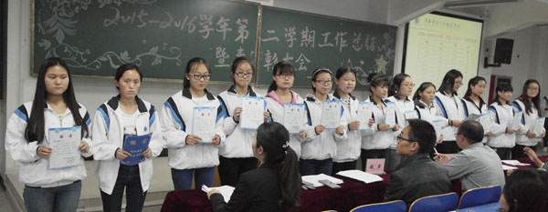 3.获奖学生合影.jpg 3.获奖学生合影.jpg