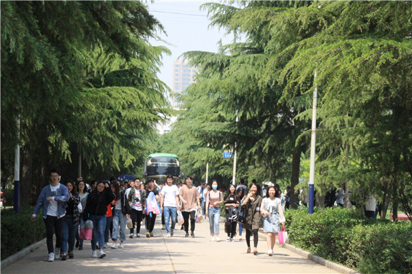 4.同学们整装出发.jpg